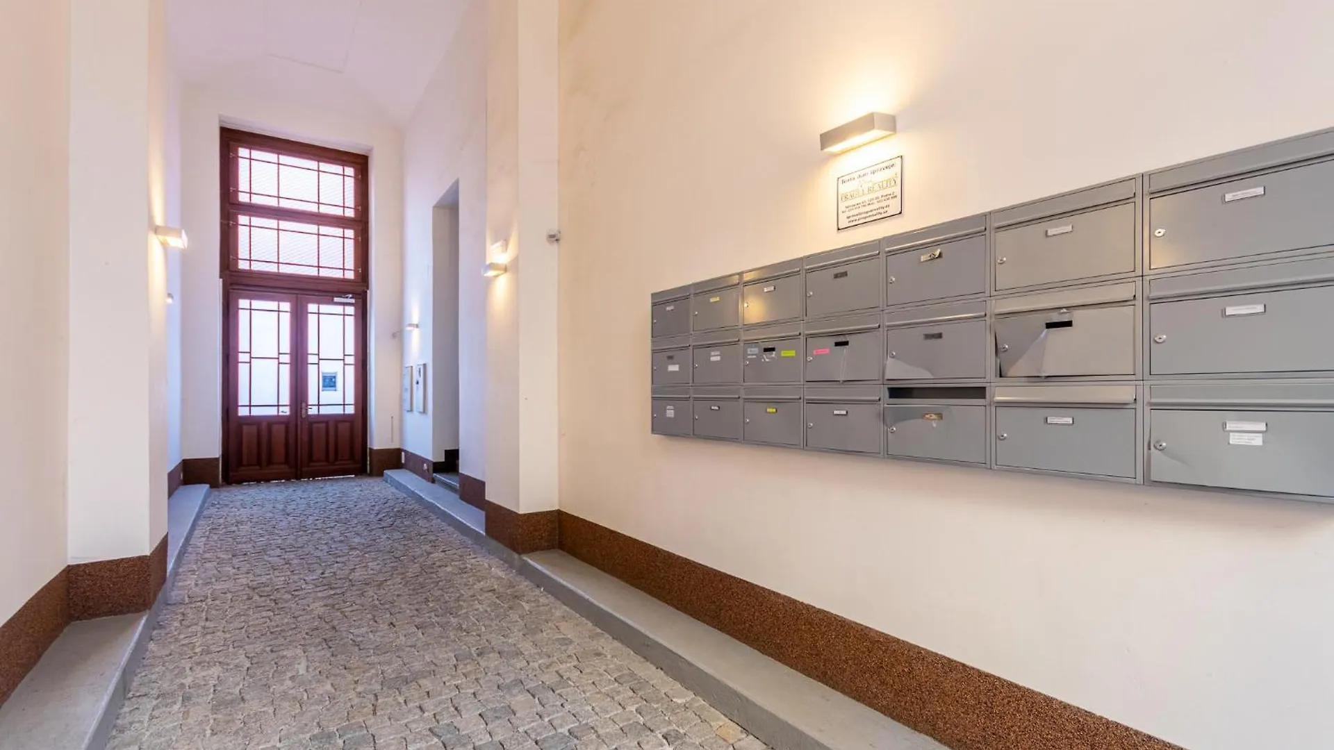 Central Cozy Gateway Prague
